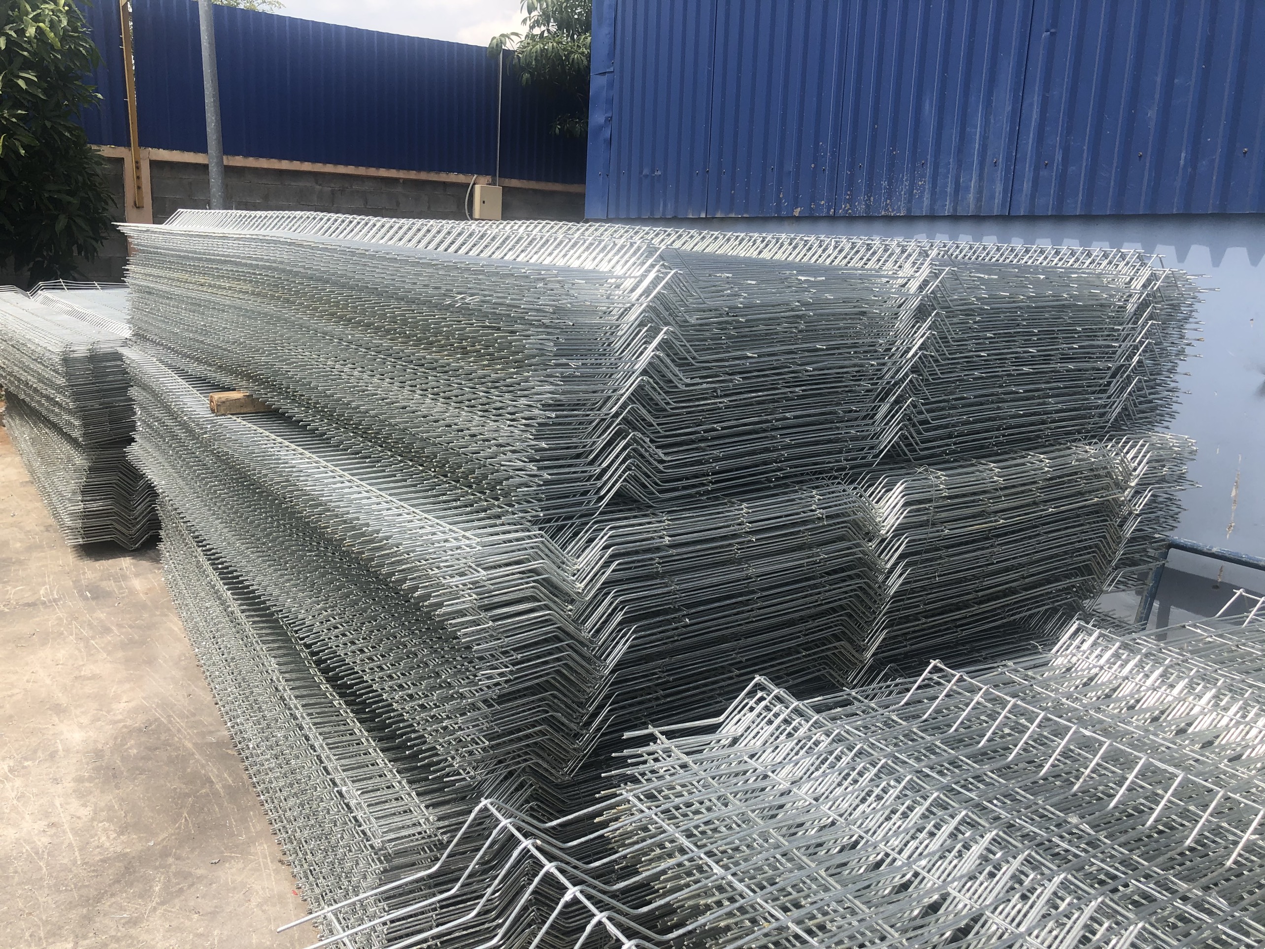 Lưới hàn sơn tĩnh điện - chất liệu bền bỉ, giá cả phải chăng